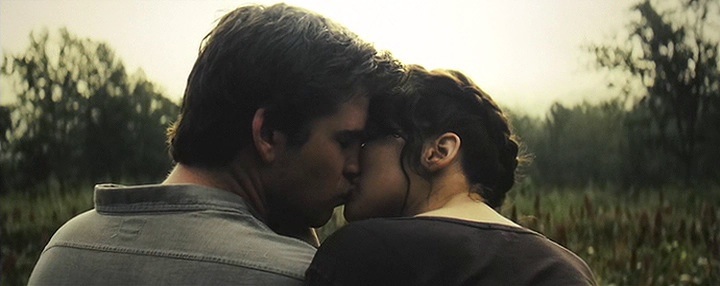 gale-katniss-kissing