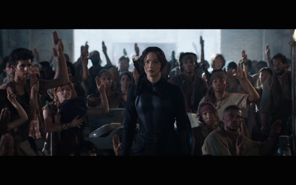 the-hunger-games-mockingjay-movie-screenshot-salute